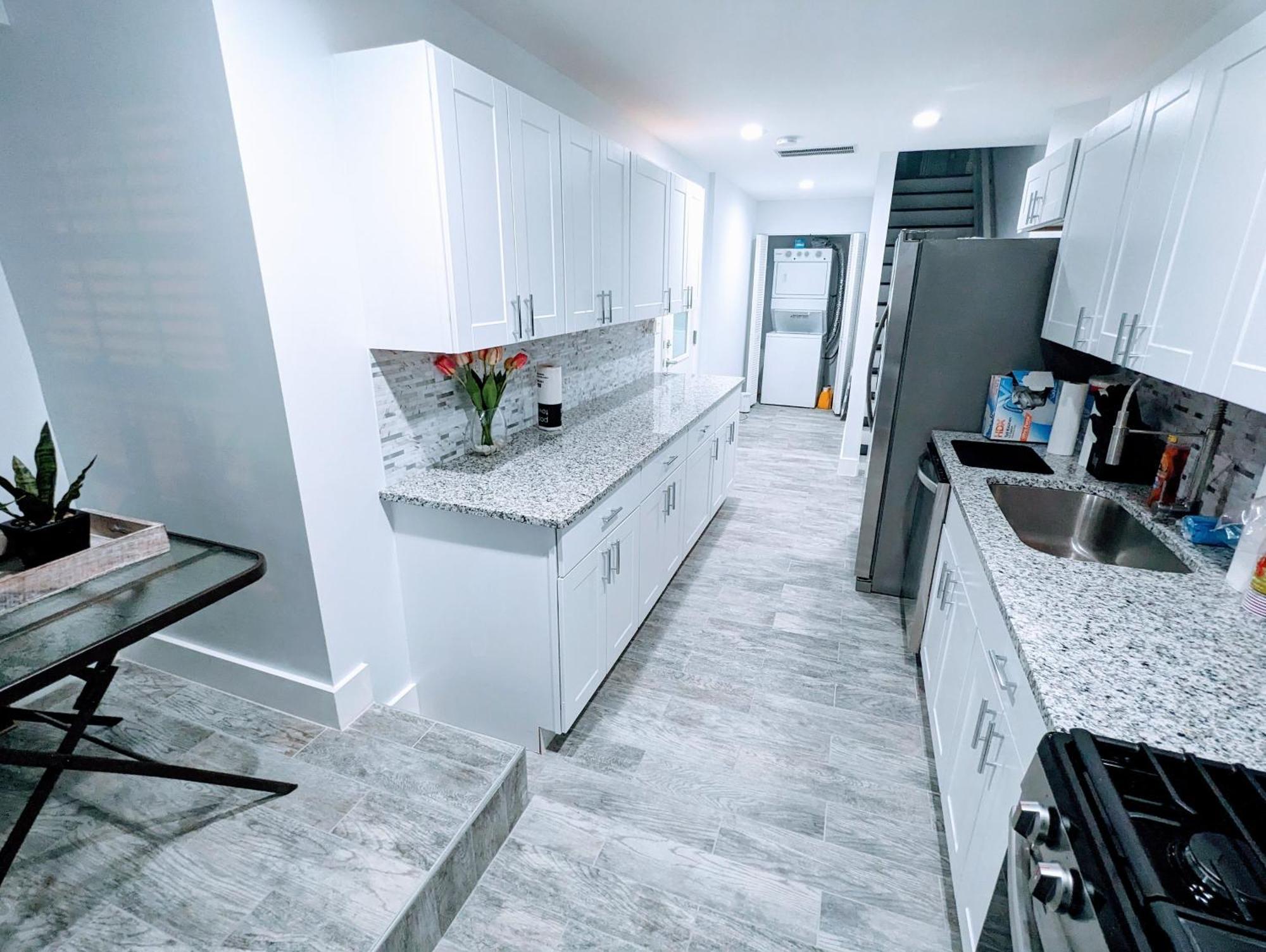 Luxurious 3 Bedroom Apt With A Beautiful Balcony Washington Room photo