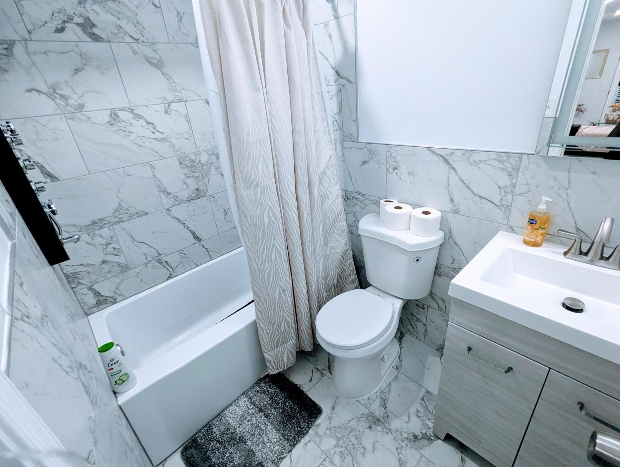 Luxurious 3 Bedroom Apt With A Beautiful Balcony Washington Room photo