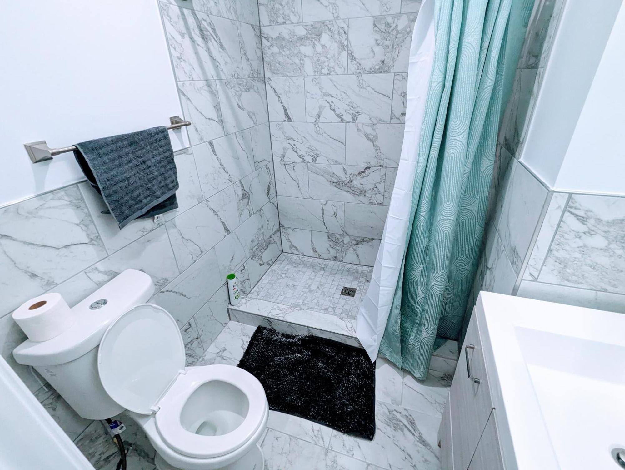 Luxurious 3 Bedroom Apt With A Beautiful Balcony Washington Room photo